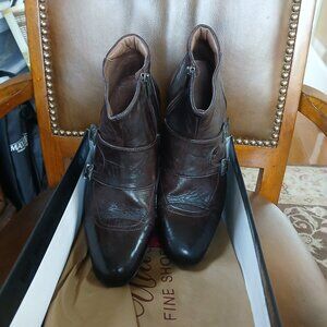 New and unworn mens leather boots.